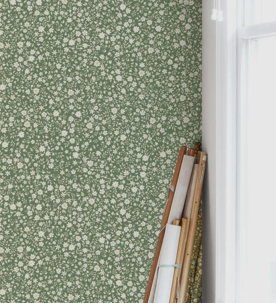 Summer Gray Freja Pasture bloemen behang voor de kinderkamer lichtgroen met witte bloemetjes 