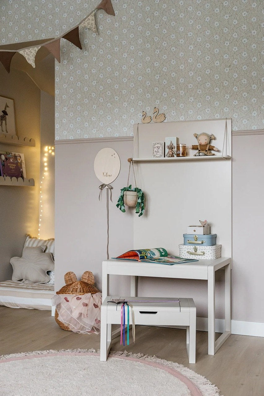 Summer Gray bloemen behang voor de kinderkamer meisjeskamer babykamer apricot  Kicki abrikoos