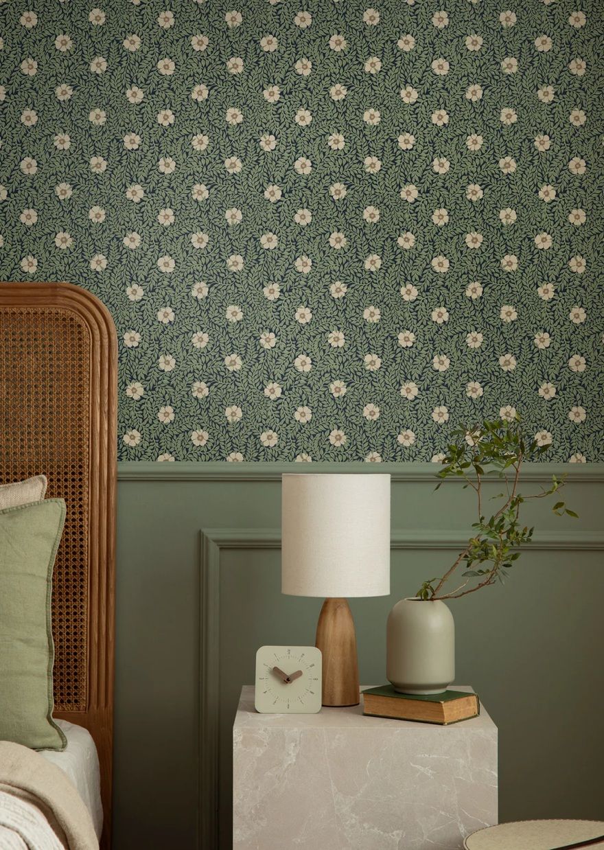 Summer Gray bloemen behang voor de kinderkamer groen creme  Kicki green and cream
