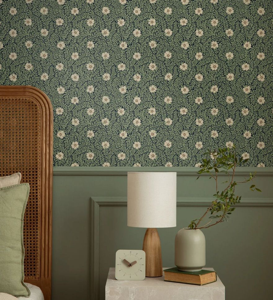 Summer Gray bloemen behang voor de kinderkamer groen creme  Kicki green and cream