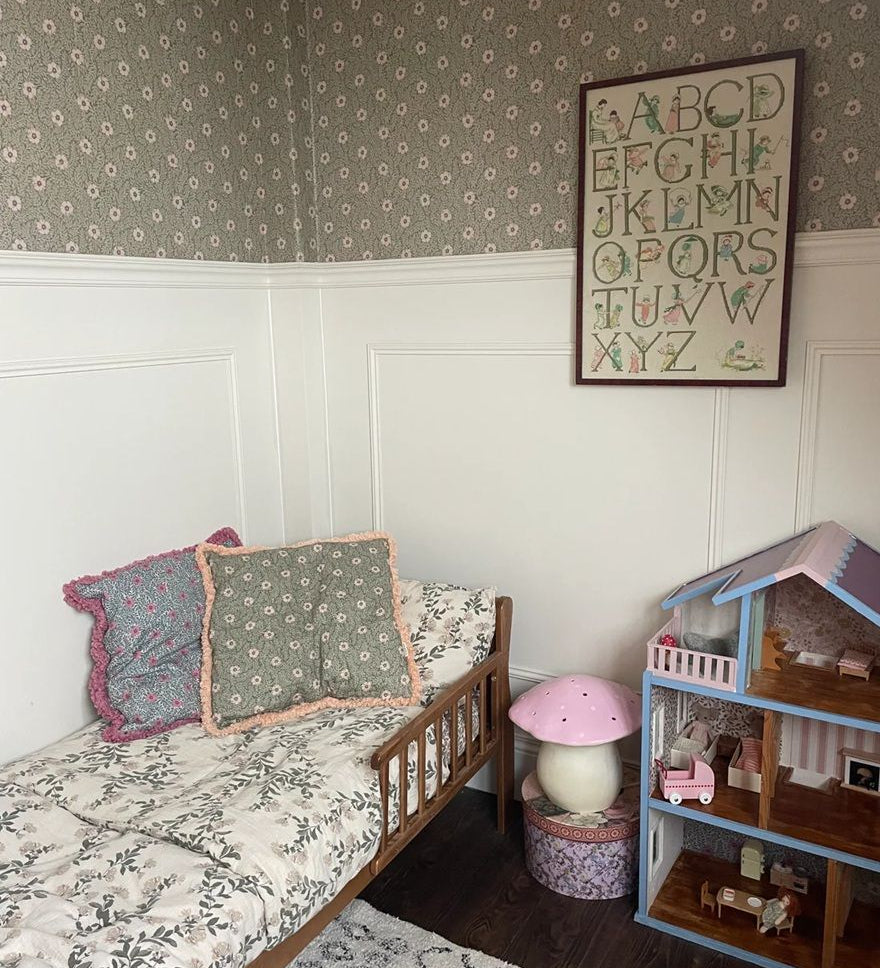 Summer Gray bloemen behang voor de kinderkamer  zacht lila  Kicki soft lilac