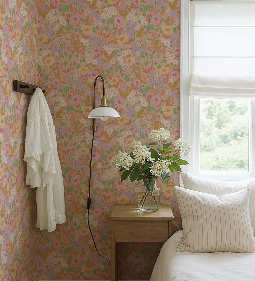 Summer Gray Lola apricot bloemen behang voor de meisjeskamer roze abrikoos