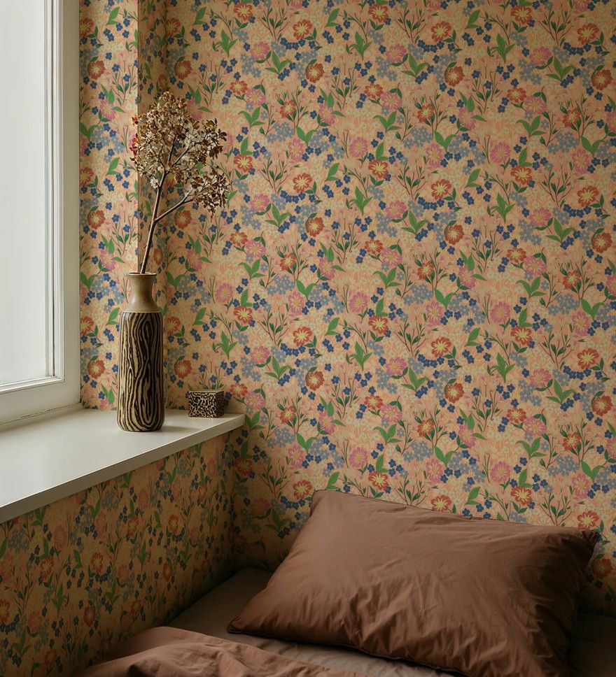 Summer Gray Lola peach bloemen behang voor meisjeskamer veldbloemen peach perzik roze