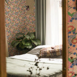 Summer Gray Lola petit bloemenbehang voor meisjeskamer peach perzik roze