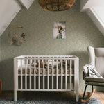 Summer Gray Doris bloemen behang voor de kinderkamer en babykamer dusty blue lichtblauw