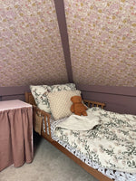 Summer Gray Doris bloemen behang voor de kinderkamer en babykamer pink roze lila