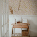 Summer Gray Doris bloemen behang voor de kinderkamer en babykamer pink roze lila