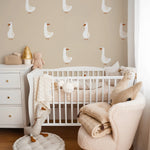 Volpracht Goose behang voor de neutrale kinderkamer en babykamer ganzen beige