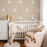 Volpracht Goose behang voor de neutrale kinderkamer en babykamer ganzen beige