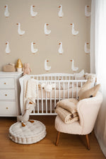 Volpracht Goose behang voor de neutrale kinderkamer en babykamer ganzen beige