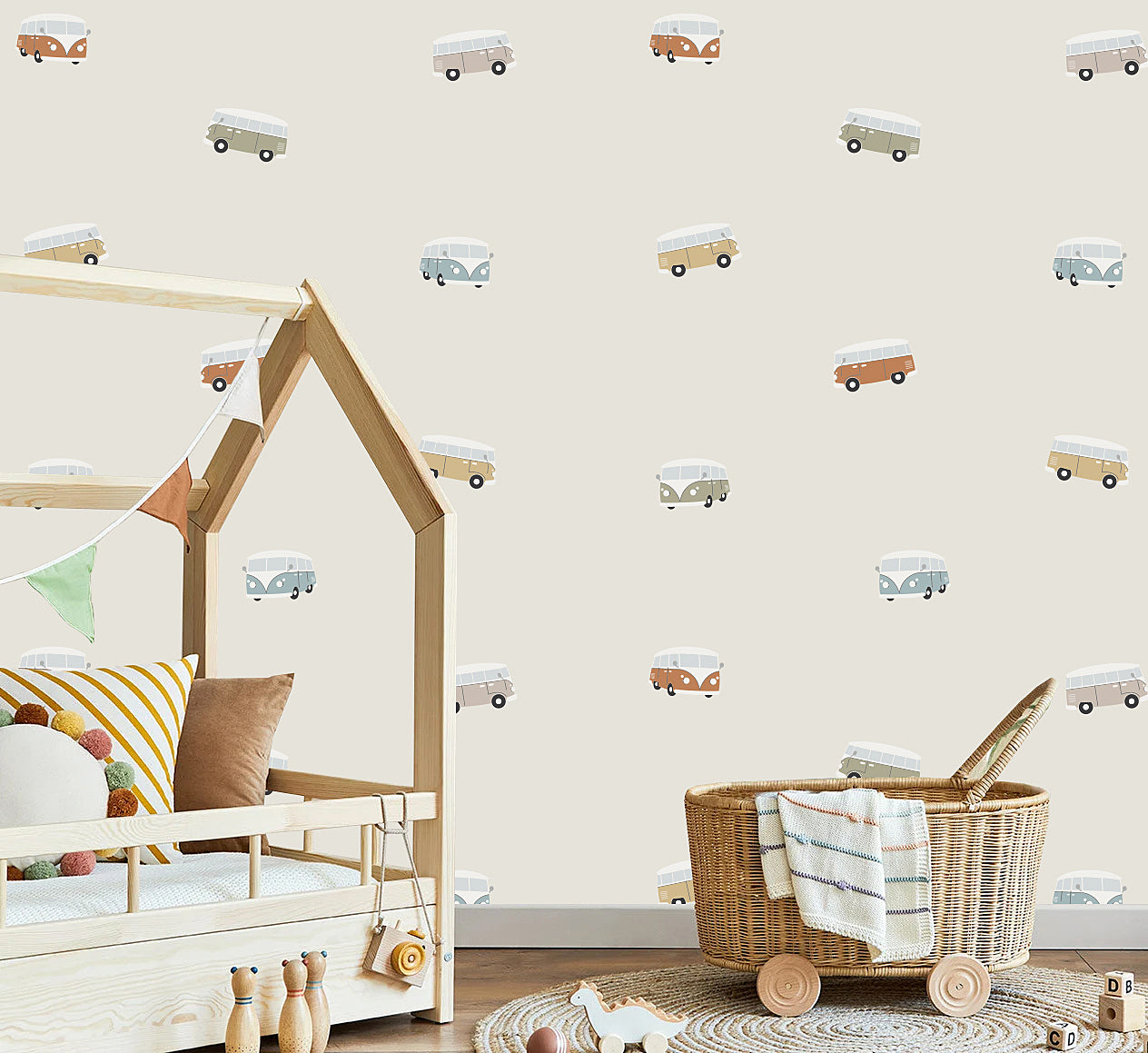 Volpracht Retro Busjes autobehang volkswagen busjes behang voor jongenskamer beige