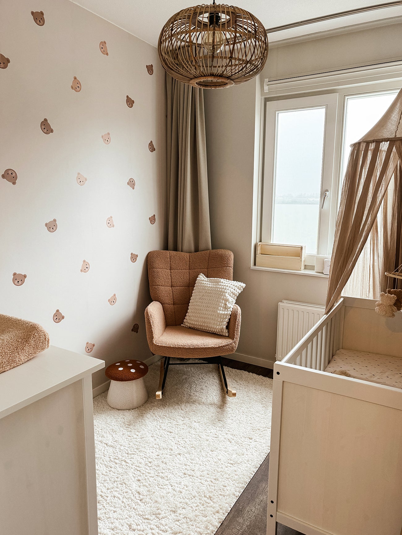Volpracht Teddyberen behang voor de neutrale babykamer beige creme