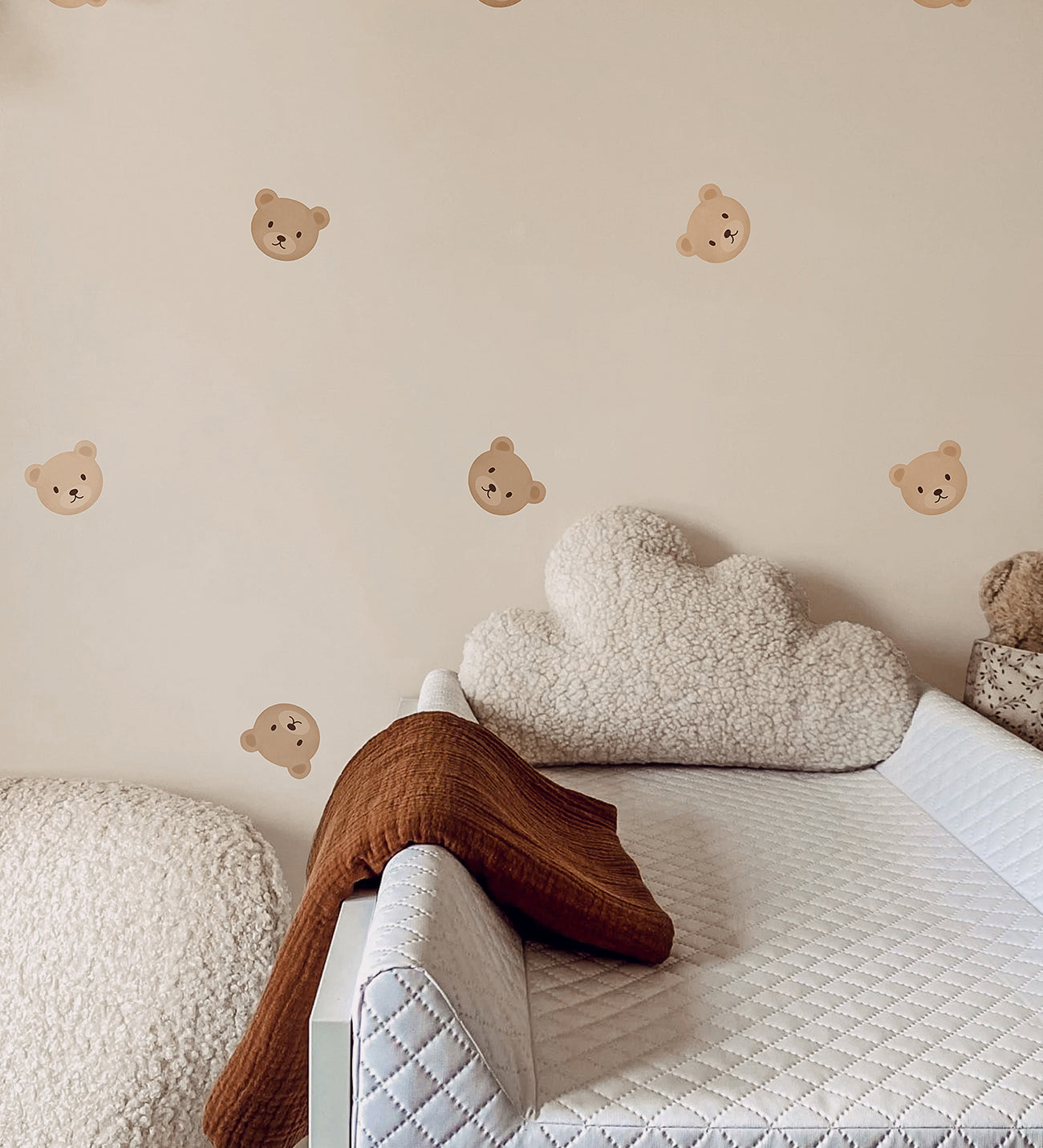 Volpracht Teddyberen behang voor de neutrale babykamer beige creme