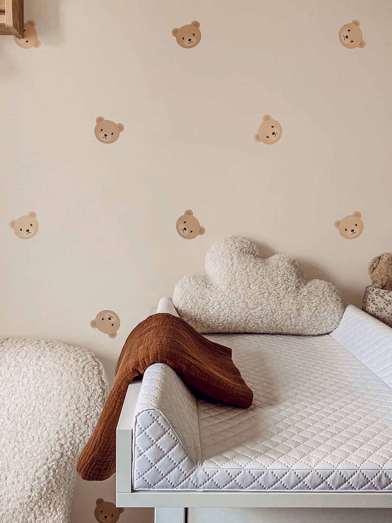 Volpracht Teddyberen behang voor de neutrale babykamer beige creme