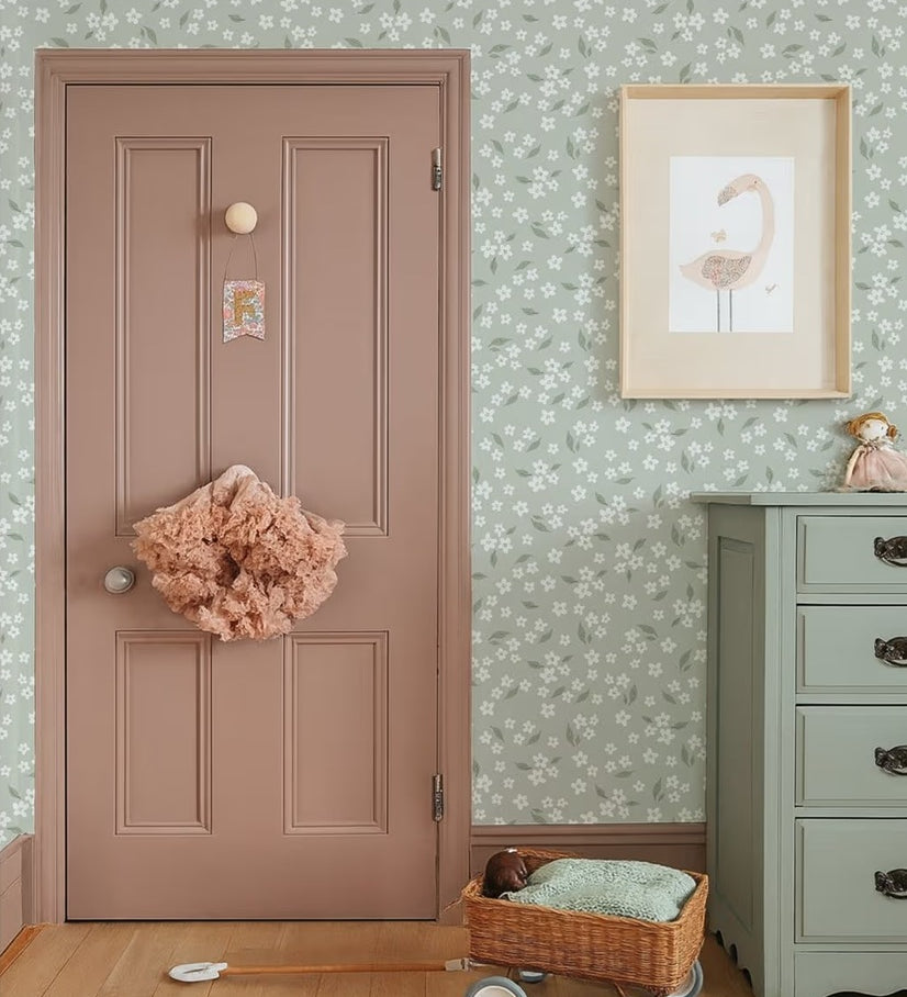 Volpracht bloemen behang voor meisjeskamer en babykamer bloesem groen
