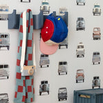 Studio Ditte behang auto's met zilveren accenten lichtgrijs jongenkamer babykamer