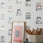 Studio Ditte behang auto's met zilveren accenten lichtgrijs jongenkamer babykamer
