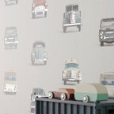 Studio Ditte behang auto's met zilveren accenten lichtgrijs jongenkamer babykamer