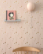 Studio Ditte behang kinderkamer bloemen behang kamille poederroze met goud