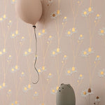 Studio Ditte behang kinderkamer bloemen behang kamille poederroze met goud