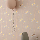 Studio Ditte behang kinderkamer bloemen behang kamille poederroze met goud
