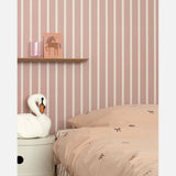 Strepen behang voor kinderkamer lintjes behang studio ditte meisjeskamer babykamer blush roze