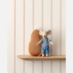 Lintjes Bo Studio Ditte strepen behang met stiksels voor de neutrale kinderkamer meisjeskamer jongenskamer en babykamer creme met karamel