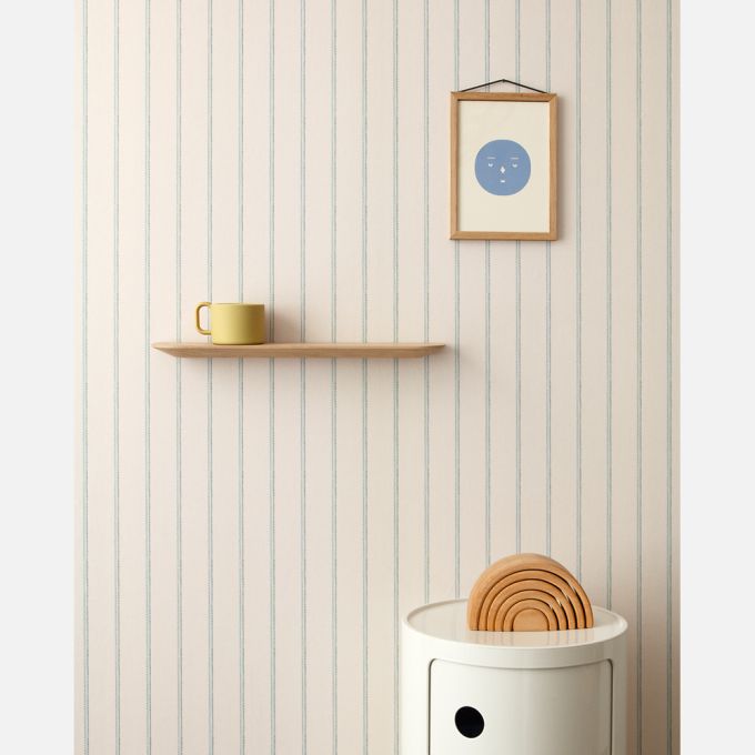 Lintjes Bo Studio Ditte strepen behang met stiksels voor de neutrale kinderkamer meisjeskamer jongenskamer en babykamer creme met lichtblauw