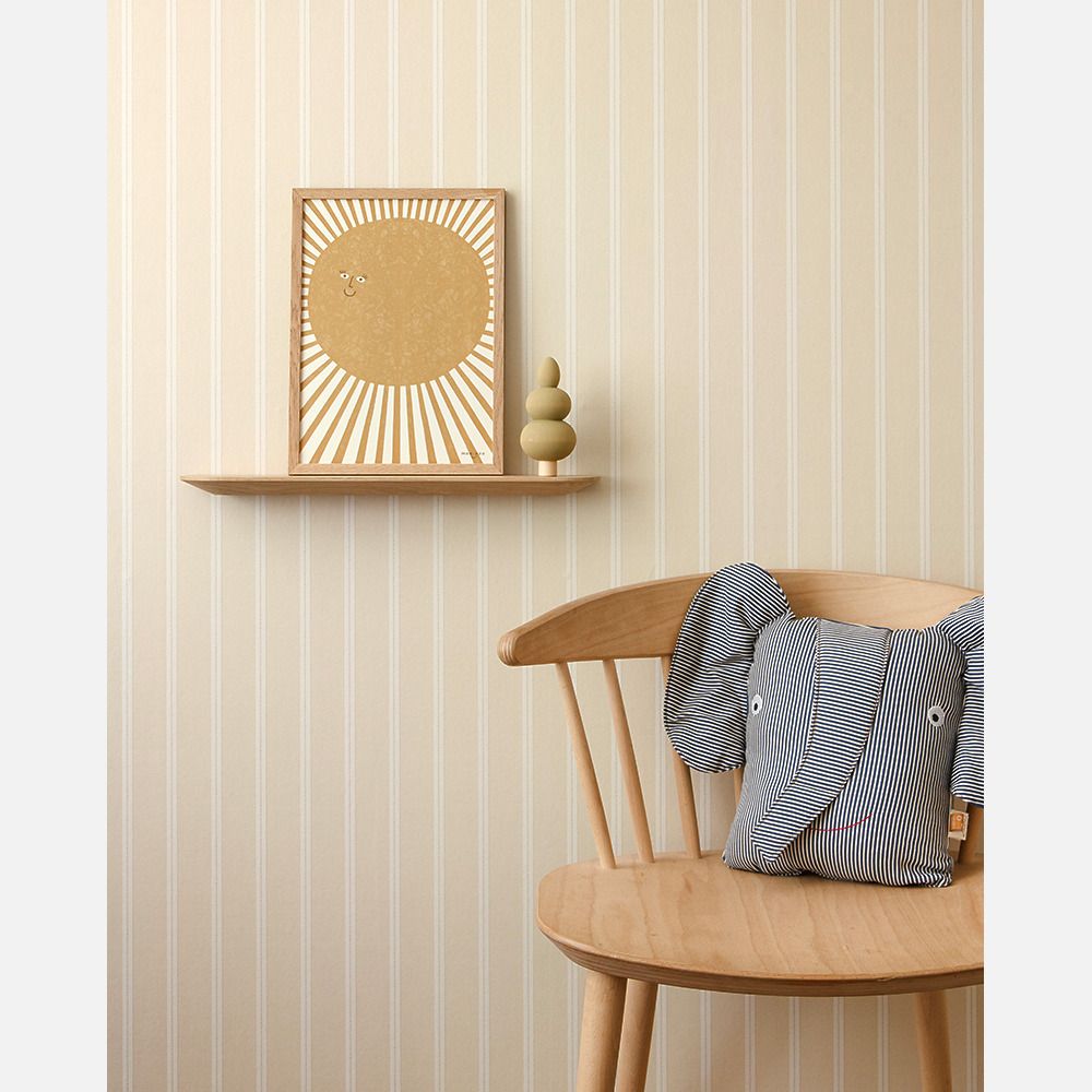 Strepen behang voor kinderkamer lintjes behang studio ditte meisjeskamer jongenskamer babykamer neutrale kinderkamer boter lichtgeel
