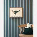 Studio Ditte Lintjes strepen behang voor de kinderkamer en babykamer denim blauw