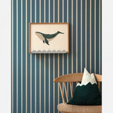 Studio Ditte Lintjes strepen behang voor de kinderkamer en babykamer denim blauw