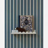 Studio Ditte Lintjes strepen behang voor de kinderkamer en babykamer denim blauw