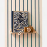 Studio Ditte Lintjes strepen behang voor de kinderkamer en babykamer denim blauw op creme