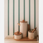 Studio Ditte Lintjes strepen behang voor de kinderkamer en babykamer groen op creme