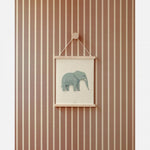 Studio Ditte Lintjes strepen behang voor de kinderkamer en babykamer karamel