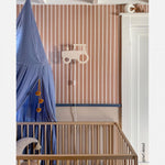 Studio Ditte Lintjes strepen behang voor de kinderkamer en babykamer karamel