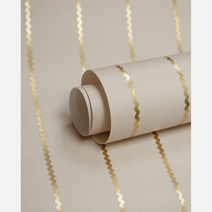Studio Ditte Lintjes behang strepen behang kinderkamer golven creme met gouden strepen