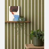 Strepen behang voor kinderkamer lintjes behang studio ditte meisjeskamer jongenskamer babykamer neutrale kinderkamer olijfgroen