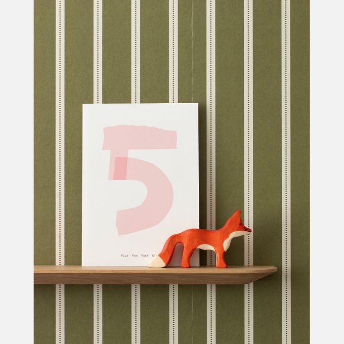 Strepen behang voor kinderkamer lintjes behang studio ditte meisjeskamer jongenskamer babykamer neutrale kinderkamer olijfgroen