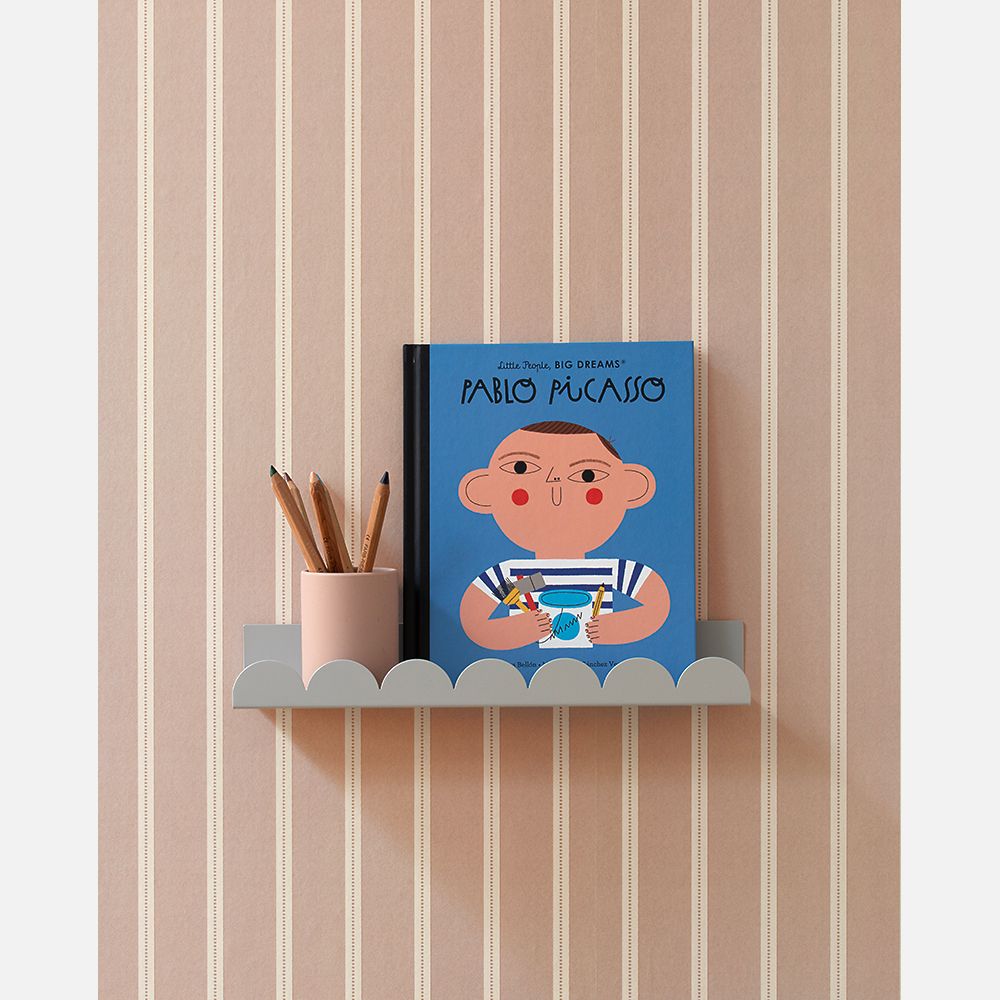 Studio Ditte Lintjes strepen behang voor de kinderkamer en babykamer oudroze
