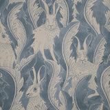 Hares in hiding behang van langelid von bromssen kinderkamer blauw