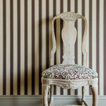 Langelid von Bromssen jagged stripe strepen behang voor de kinderkamer 
marron bruin
