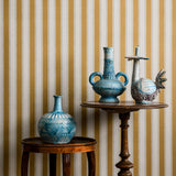 Langelid von Bromssen jagged stripe strepen behang voor de kinderkamer 
mosterd oker geel