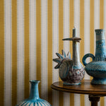 Langelid von Bromssen jagged stripe strepen behang voor de kinderkamer 
mosterd oker geel