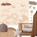 May en Fay fotobehang babykamer neutrale kinderkamer bergen zon sterren beige cosmic hills 