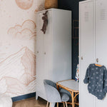 May en Fay fotobehang babykamer neutrale kinderkamer bergen zon sterren beige cosmic hills 