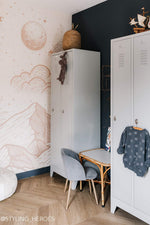 May en Fay fotobehang babykamer neutrale kinderkamer bergen zon sterren beige cosmic hills 