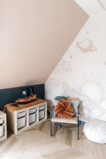 May en Fay fotobehang babykamer neutrale kinderkamer bergen zon sterren beige cosmic hills 