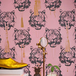 Studio Lisa Bengtsson behang voor de kinderkamer tienerkamer Coco Tiger tijgerbehang roze