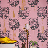 Studio Lisa Bengtsson behang voor de kinderkamer tienerkamer Coco Tiger tijgerbehang roze